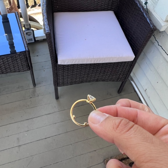 Radiant LAB engagement ring - Picture 4 of 11